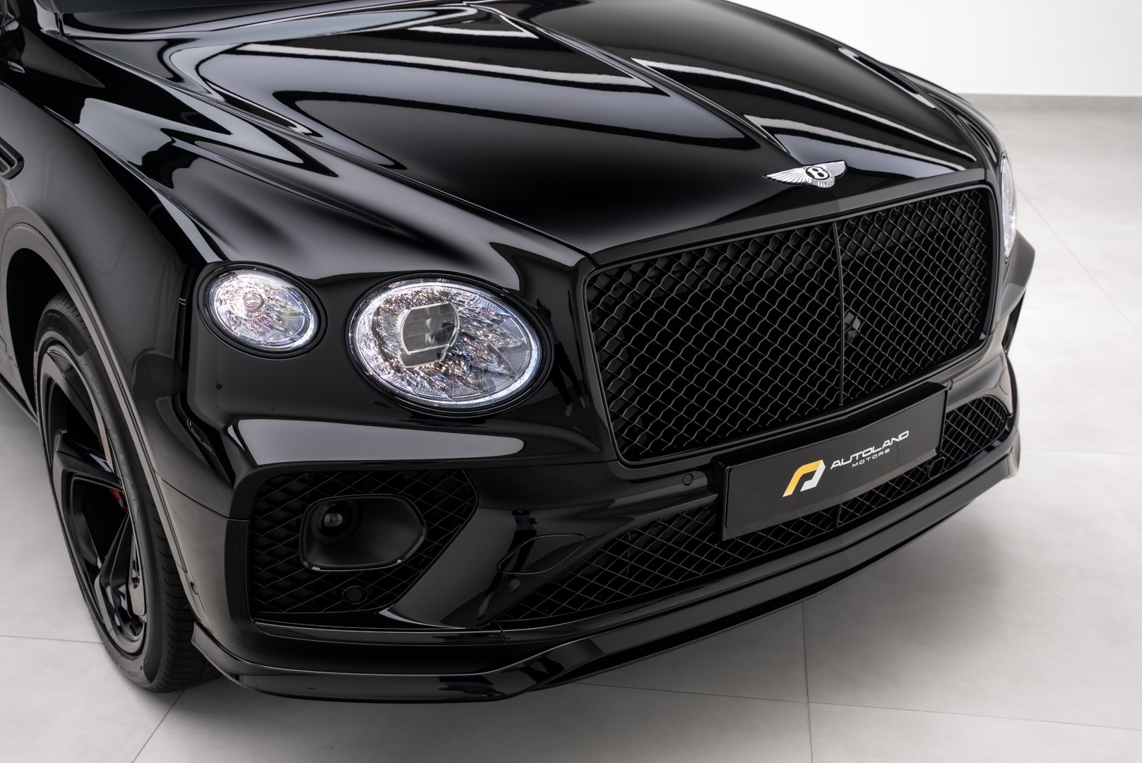 2023 BENTLEY BENTAYGA S | HIGH SPEC | DIAMOND QUILT LEATHER | REAR ENTERTAINMENT | CARBON INTERIORS